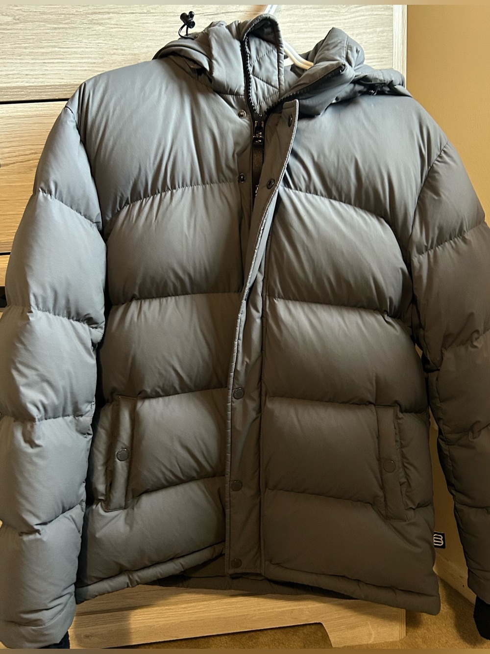 Aritzia women Gray super Puffer original